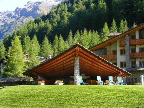 Eco Wellness Hotel Notre Maison Cogne Eksteriør bilde
