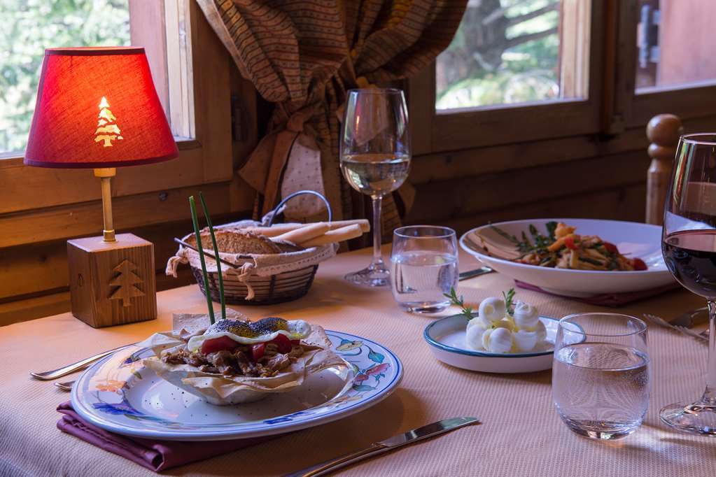 Eco Wellness Hotel Notre Maison Cogne Restaurant bilde